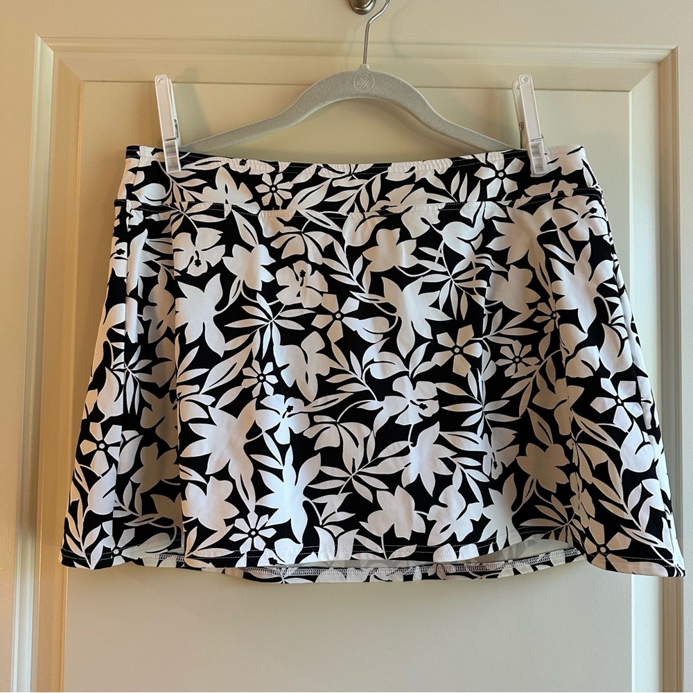 Lands' End Women's Tummy Control Swim Skirt Size: 12 Black Havana Floral